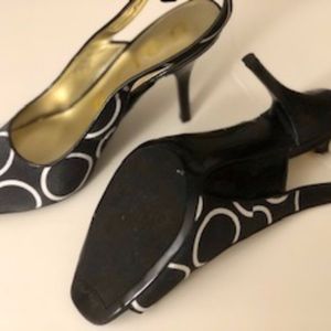 UNISA BLACK & WHITE OPEN TOE SLINGBACK PUMPS